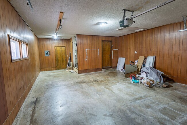 Building Photo - 3 Bed 2.5 Bath Springfield, MO