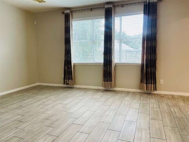 Building Photo - 2111 Castle Gardens Ln