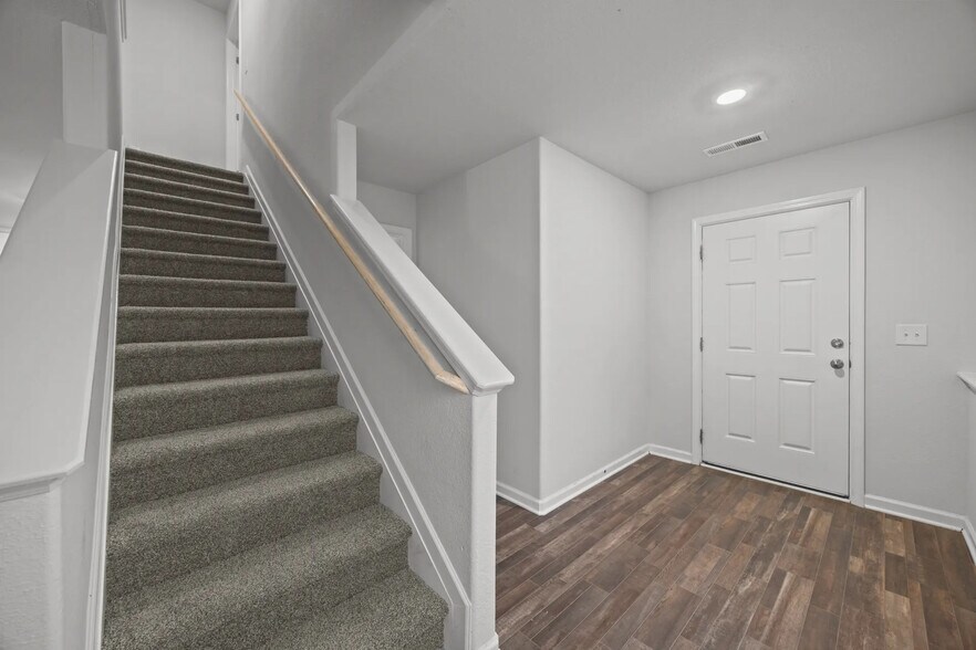Building Photo - Room in House on Hazelburn Dr
