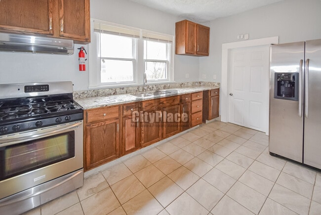 Building Photo - 1320 N Beville Ave