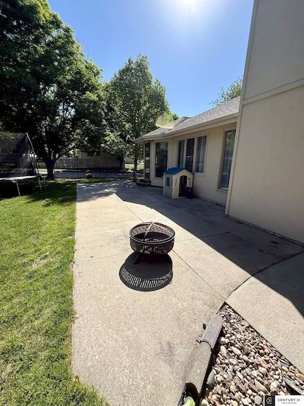 Building Photo - 2902 Blackhawk Dr
