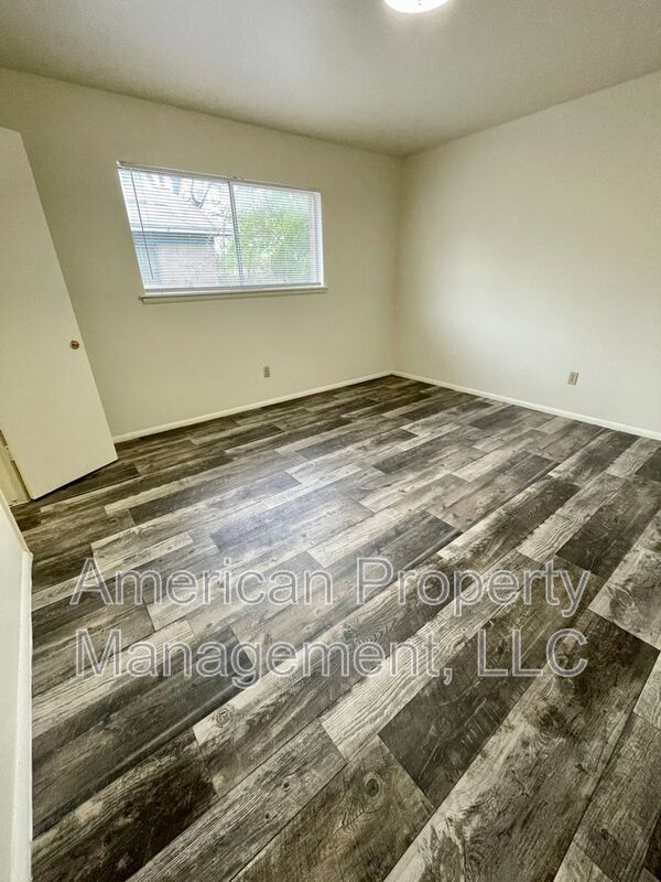 Building Photo - P2-1Q- 1585 S. 67th E. Ave