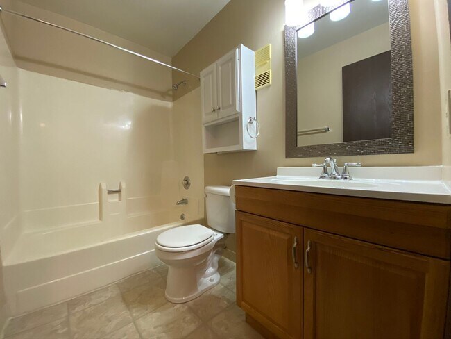 Building Photo - 706 Bellwood Dr