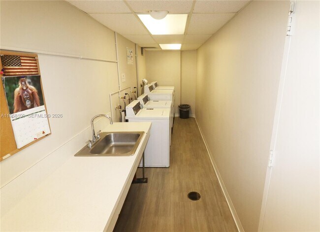 Building Photo - 1301 River Reach Dr