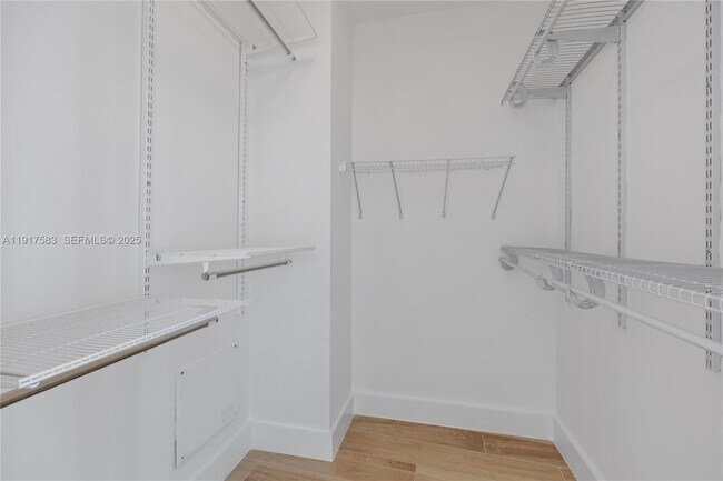 Building Photo - 601 NE 36th St