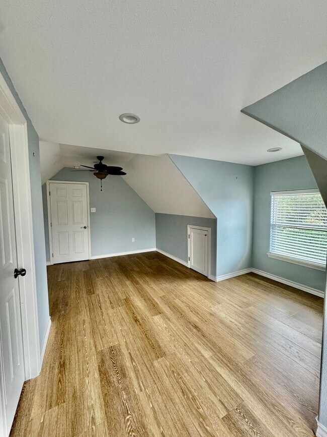 Building Photo - Elegant Estate in the Country Club Setting-Mother in law suite