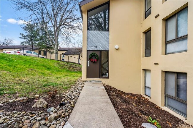 Building Photo - 2034 Swallow Hill Rd