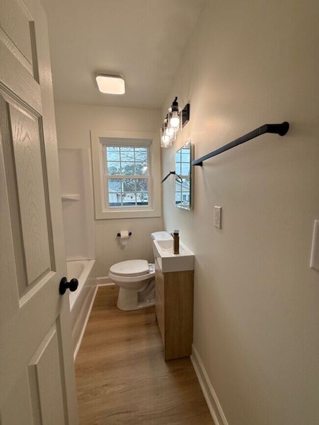Building Photo - Modern Comfort Meets Charm in This Updated 1-Bedroom Duplex