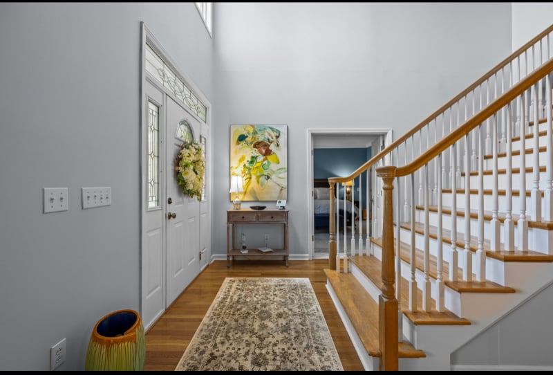 Building Photo - 42 Surrey Run