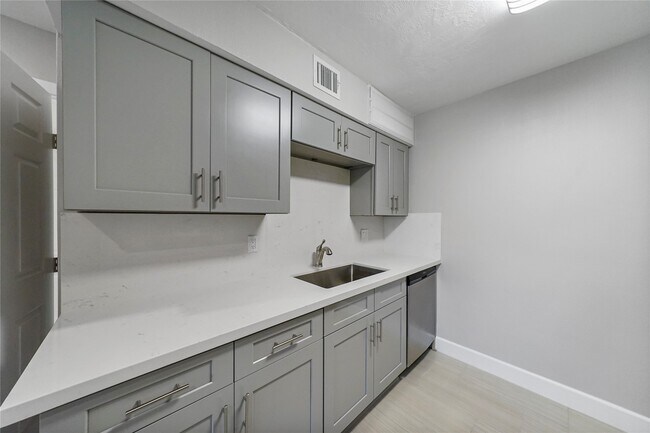 Building Photo - 845 Augusta Dr