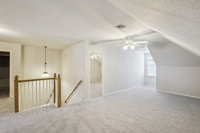 Building Photo - Spacious 4 Bedroom + Bonus Room