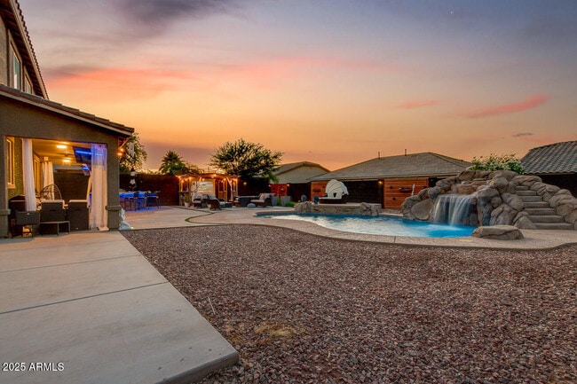 Building Photo - 18472 W Desert Ln