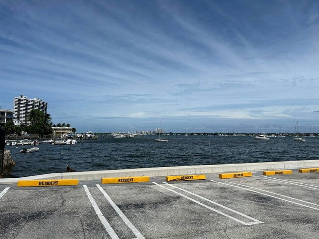 Building Photo - 4500 N Flagler Dr