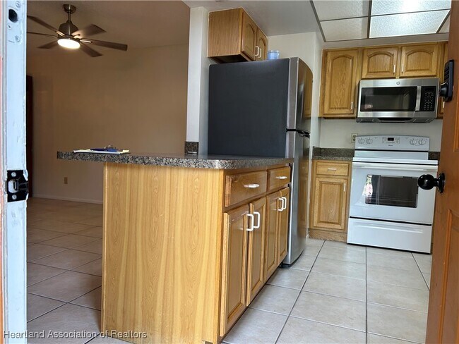 Building Photo - 603 Manor Cir