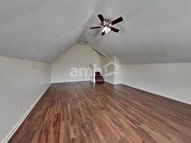 Building Photo - 2935 Greentree Dr