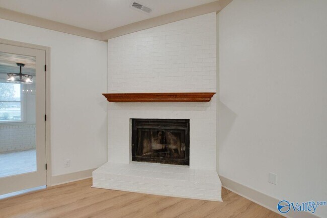 Building Photo - 2042 Rosebury Ln SW
