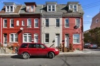 Building Photo - Spacious 5 Bedroom, 1 Bath Home!