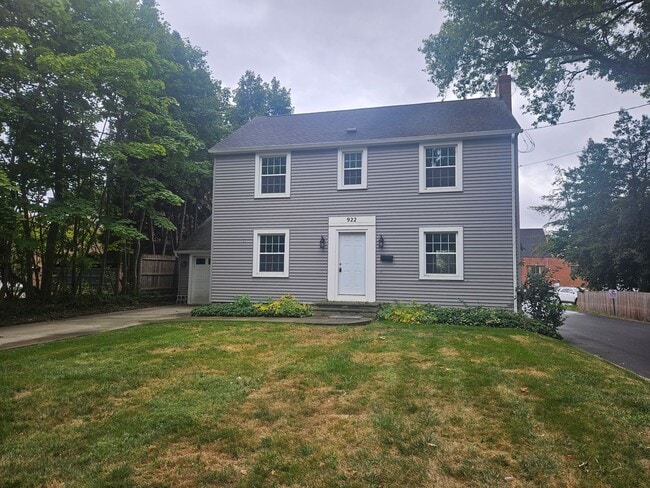 Primary Photo - Kent 4 bedroom 1.5 bath house for rent