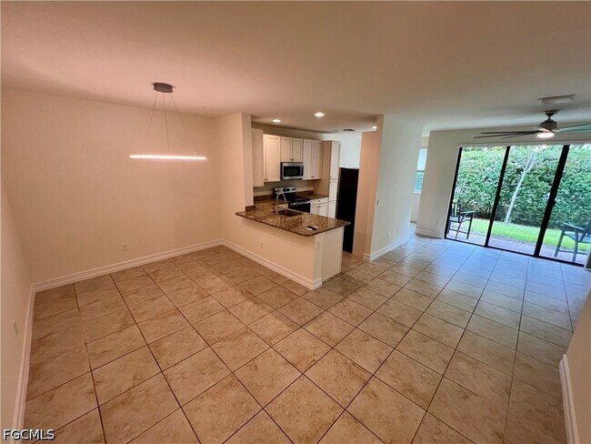 Building Photo - 15850 Portofino Springs Blvd
