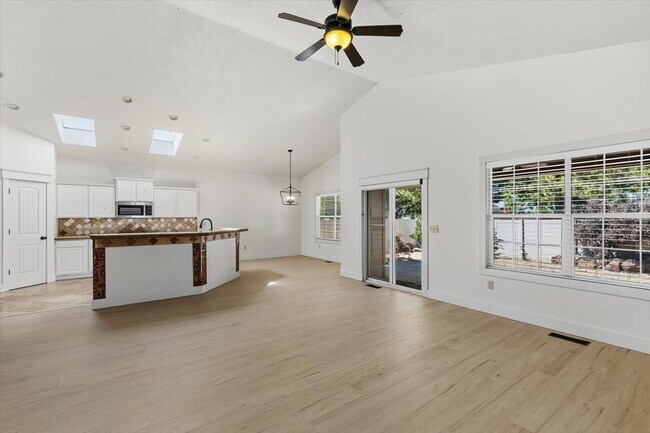 Building Photo - Fantastic 3-bed, 2.5 bath single level home near Downtown Star