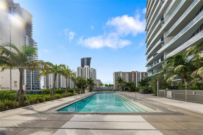 Building Photo - 17550 Collins Ave