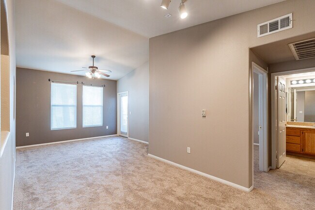 Building Photo - 10001 Peace Way