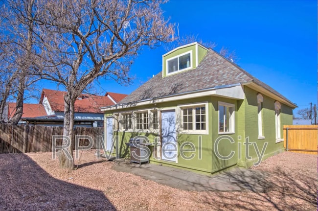 Building Photo - 706 Wilson Ave