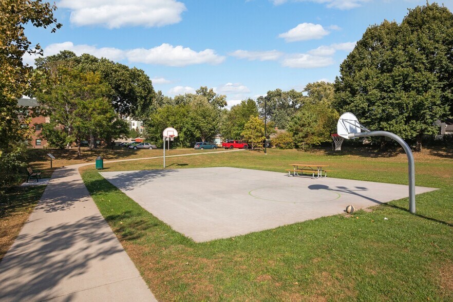 Building Photo - 1284 Snelling Ave N