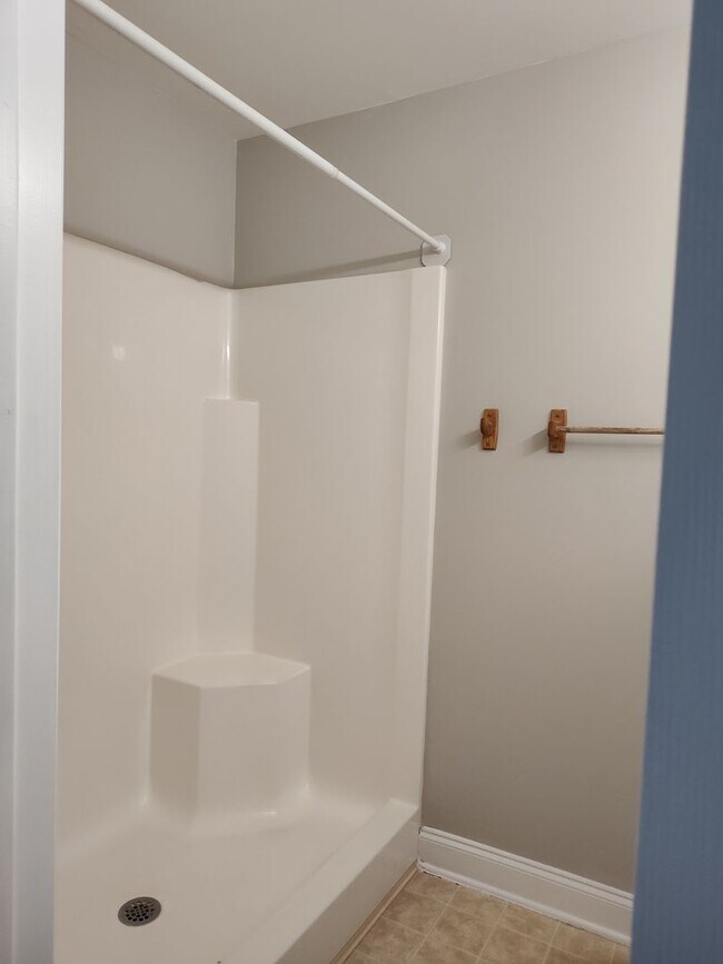 Building Photo - Move in ready Townhome in Morrison Place!