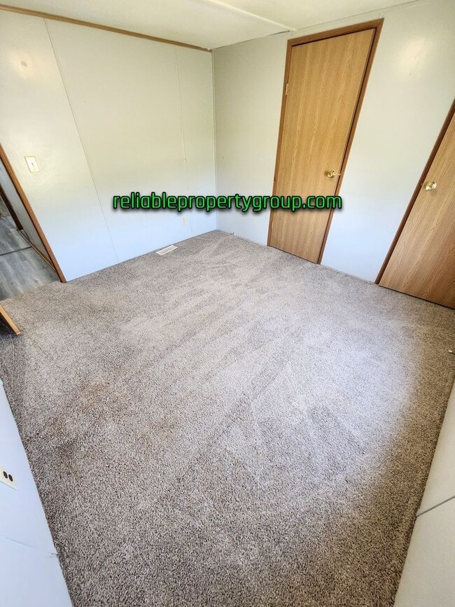 Building Photo - New Listing in Churubusco