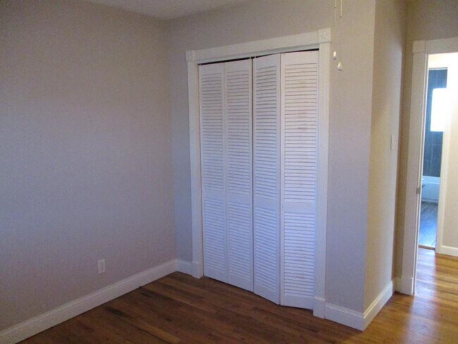 Building Photo - 1005 S 11th St