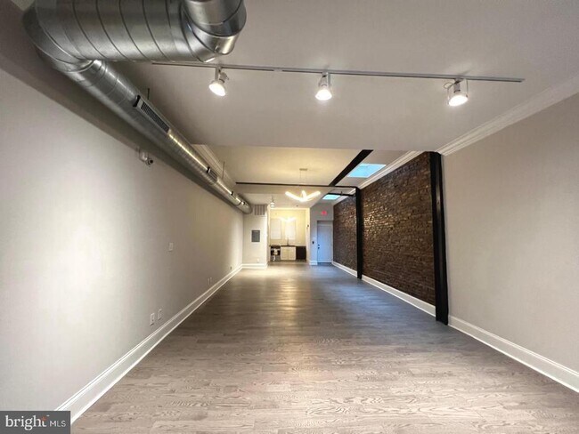 Building Photo - 335 W Girard Ave