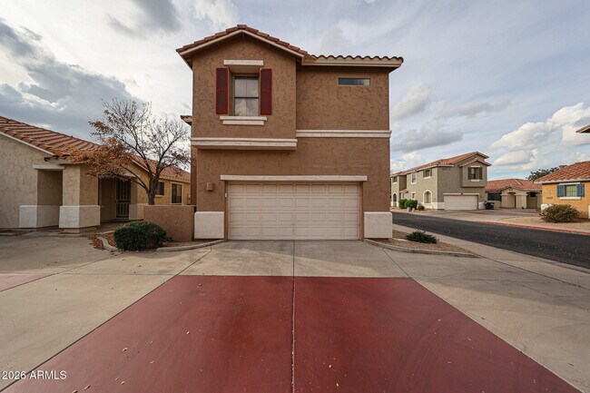 Building Photo - 961 E Redondo Dr