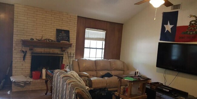 Building Photo - 1809 Southwood Dr