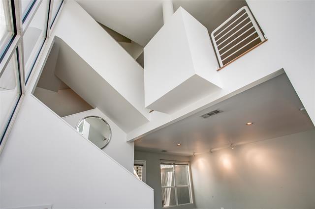 Building Photo - 4214 Buena Vista St