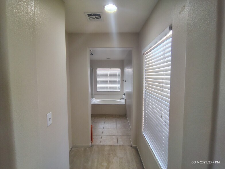 Building Photo - 5820 Addy Ln