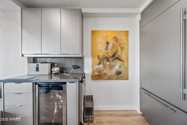 Building Photo - 7167 E Rancho Vista Dr