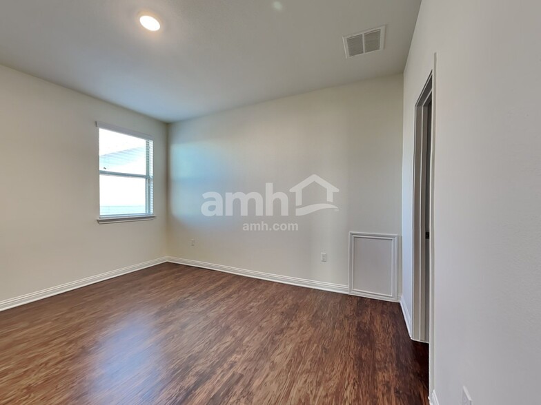 Building Photo - 5813 Monmarte Cove