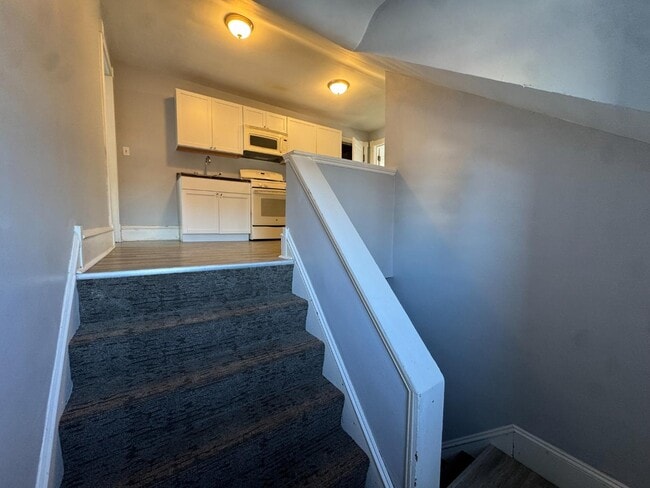 Building Photo - 602 E Grove St