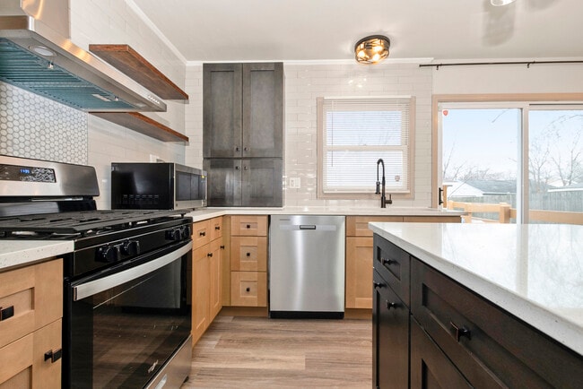 Building Photo - 836 Lily Cache Ln