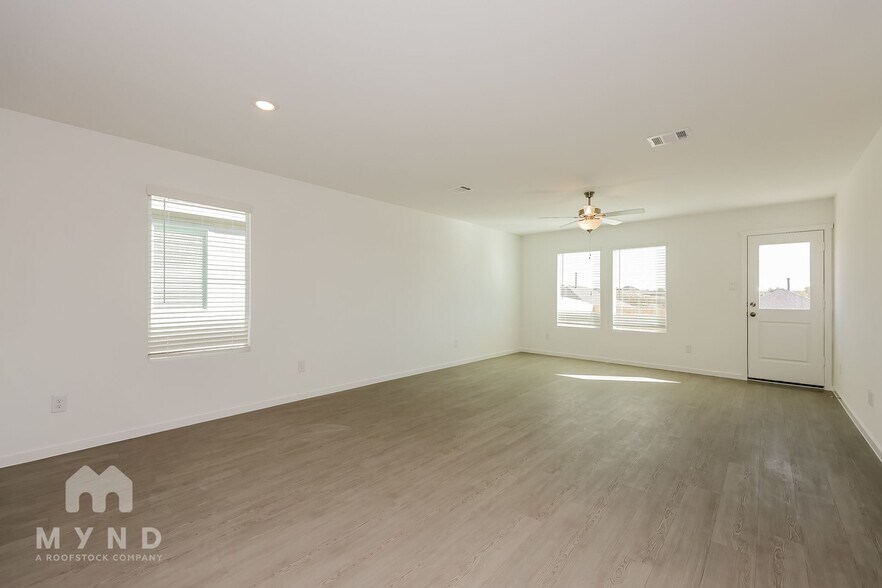 Building Photo - 2765 Mistwood Dr