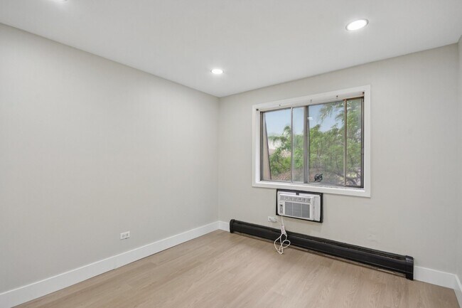 Building Photo - 226 Shorewood Dr