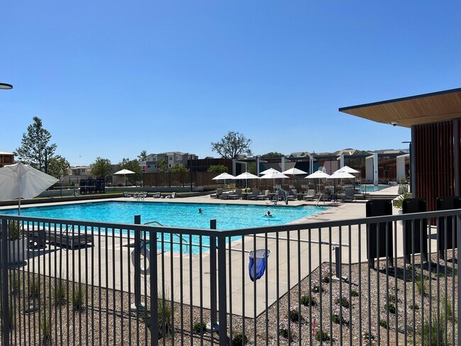 Building Photo - 27467 Longview Pl