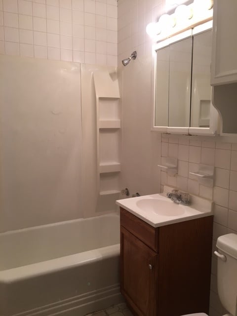Building Photo - Two Bedroom Duplex in St. Albans