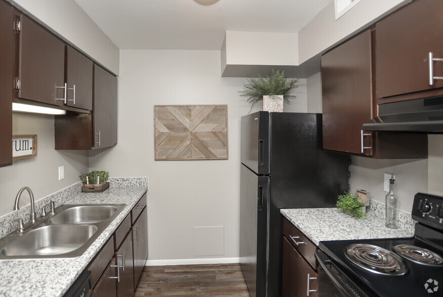 2BR, 1.5BA - 855 SF - The Brixton