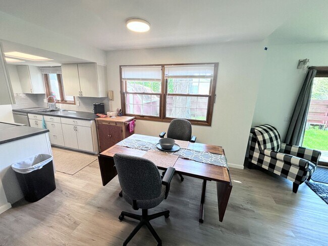 Building Photo - Kleisinger Duplex