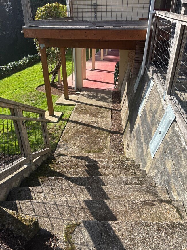 Building Photo - Enjoy 1.125 Acres near Downtown McMinnville