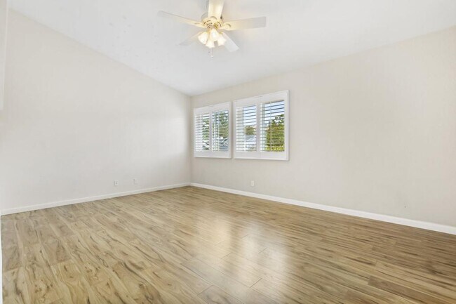 Building Photo - 10976 Glencreek Cir