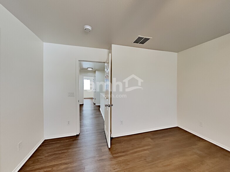 Building Photo - 34720 N Happy Jack Dr