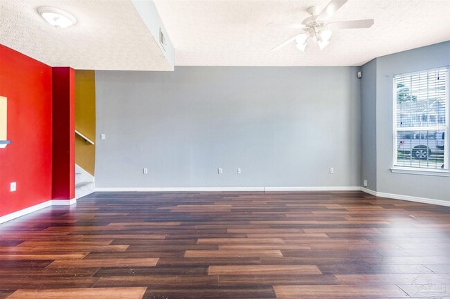 Building Photo - 13 Chatelaine Cir SE